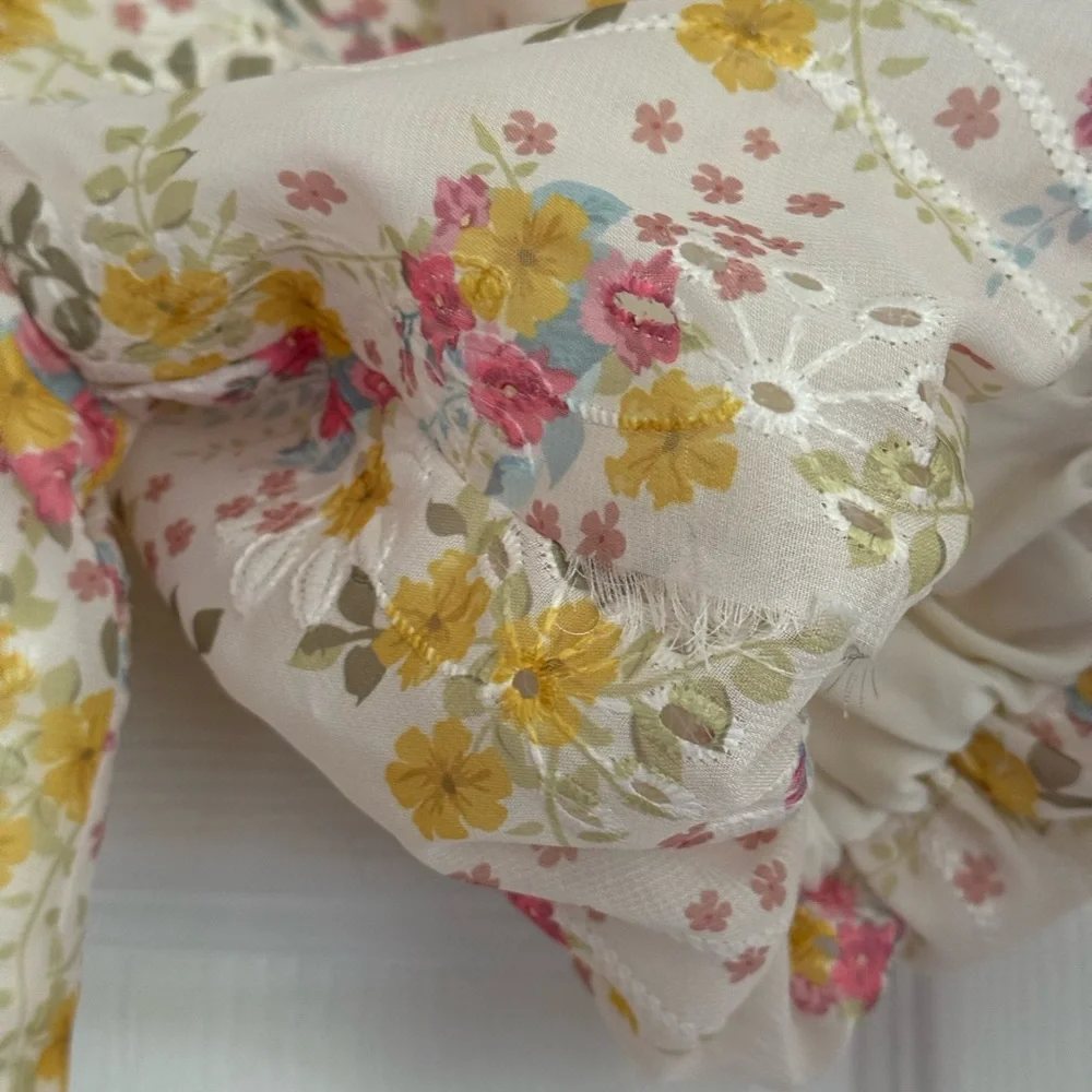 On Twelfth Cream Floral Puff Sleeve Blouse – Size M – Flawed